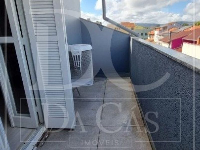 Casa à venda com 128m², 4 dormitórios, 1 suíte, 1 vaga no bairro Hípica em Porto Alegre