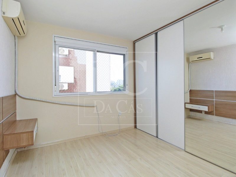 Apartamento à venda com 84m², 3 dormitórios, 1 suíte, 1 vaga no bairro Jardim Botânico em Porto Alegre