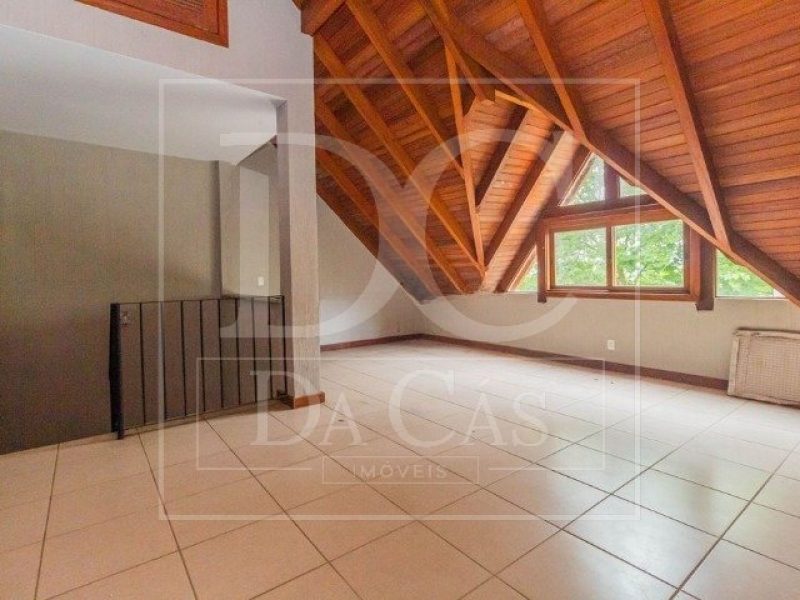 Casa em Condomínio à venda com 230m², 3 dormitórios, 1 suíte, 2 vagas no bairro Santa Tereza em Porto Alegre