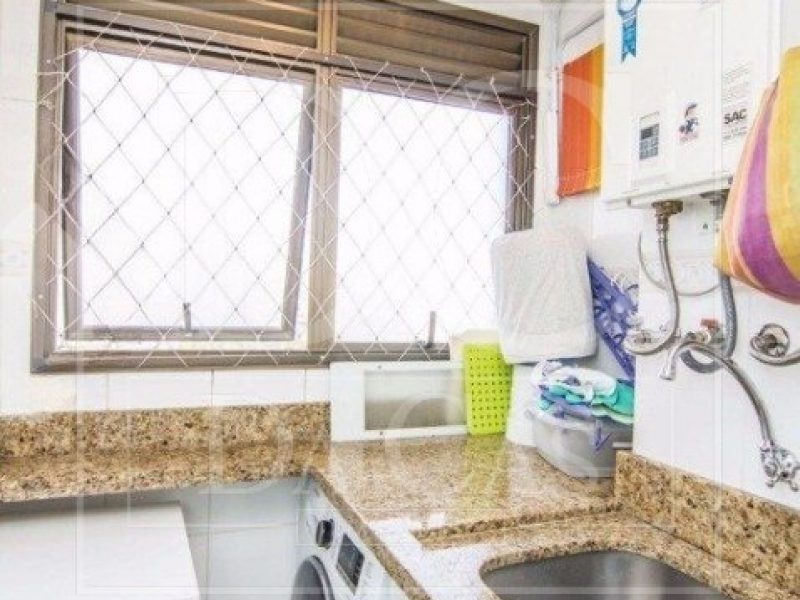 Apartamento à venda com 74m², 2 dormitórios, 1 suíte, 2 vagas no bairro Petrópolis em Porto Alegre