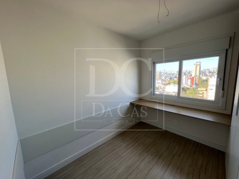 Apartamento à venda com 67m², 2 dormitórios, 1 suíte, 1 vaga no bairro Santana em Porto Alegre