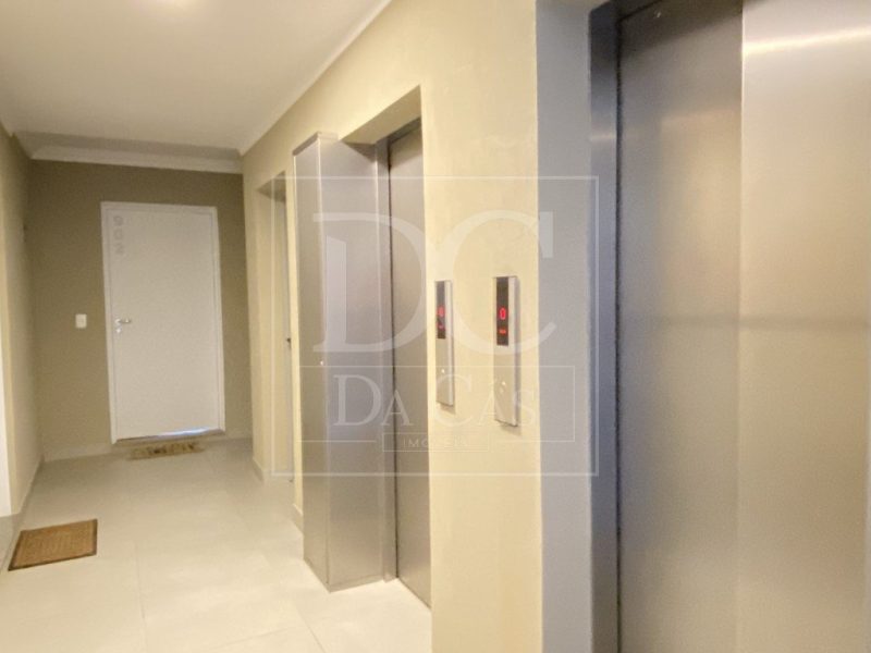 Apartamento à venda com 48m², 1 dormitório, 1 suíte, 1 vaga no bairro Santo Antônio em Porto Alegre