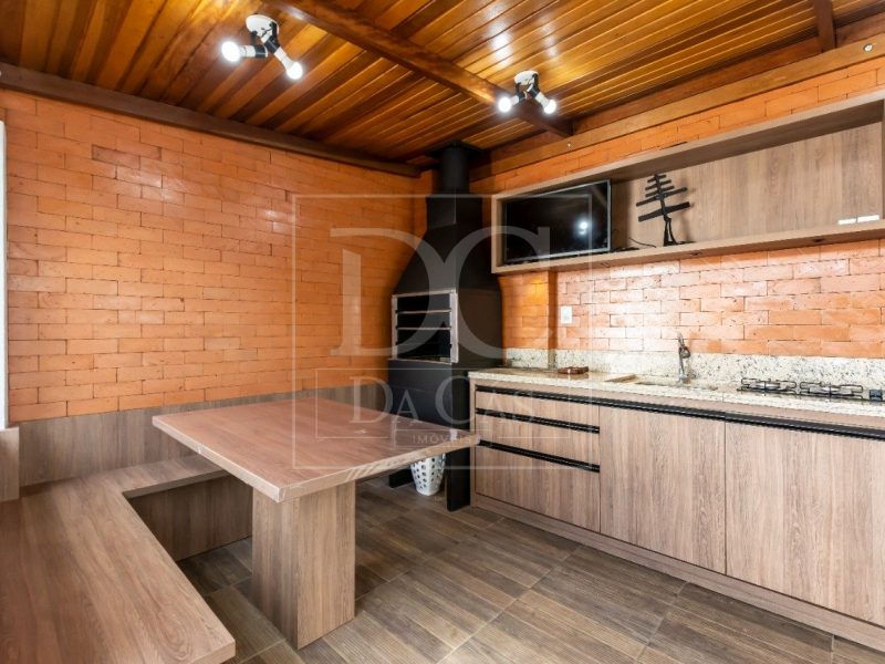 Casa à venda com 145m², 2 dormitórios, 1 suíte, 3 vagas no bairro Agronomia em Porto Alegre