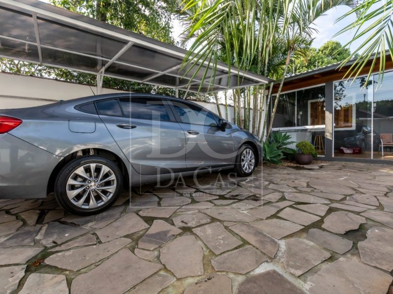 Casa à venda com 145m², 2 dormitórios, 1 suíte, 3 vagas no bairro Agronomia em Porto Alegre