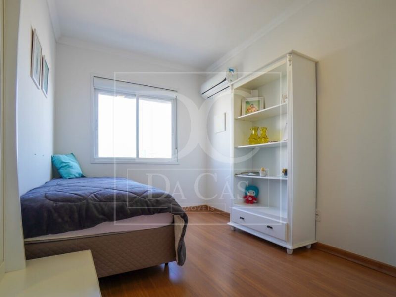 Apartamento à venda com 90m², 3 dormitórios, 1 suíte, 2 vagas no bairro Cristo Redentor em Porto Alegre