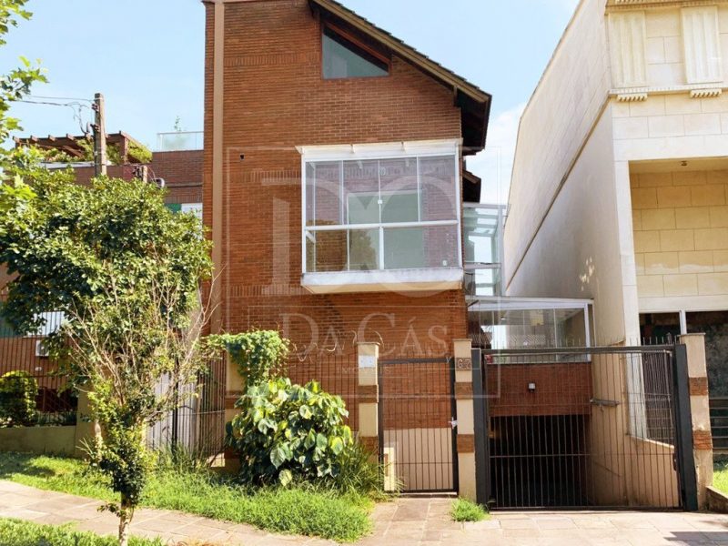 Casa em Condomínio à venda com 170m², 3 dormitórios, 1 suíte, 2 vagas no bairro Vila Jardim em Porto Alegre