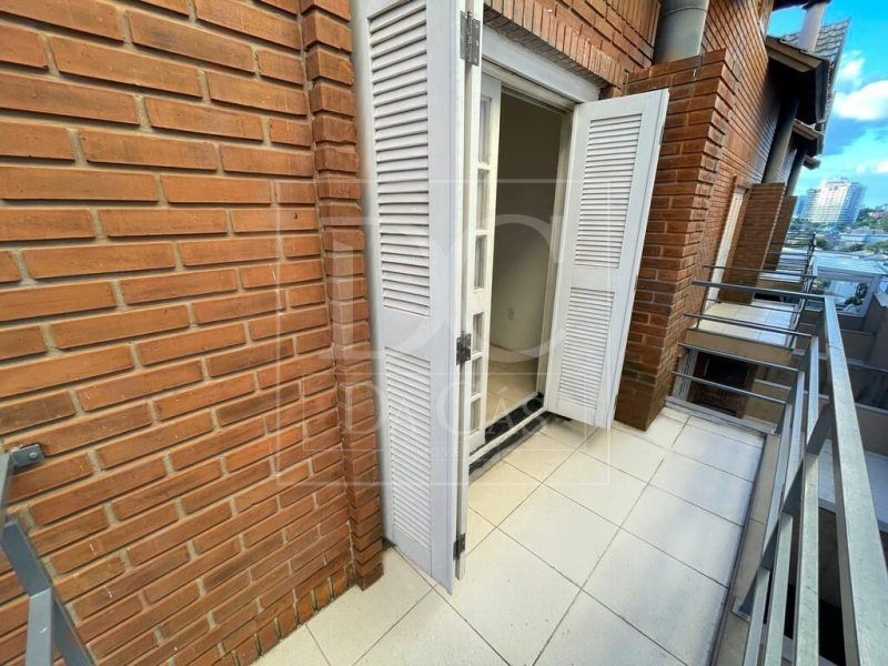 Casa em Condomínio à venda com 170m², 3 dormitórios, 1 suíte, 2 vagas no bairro Vila Jardim em Porto Alegre