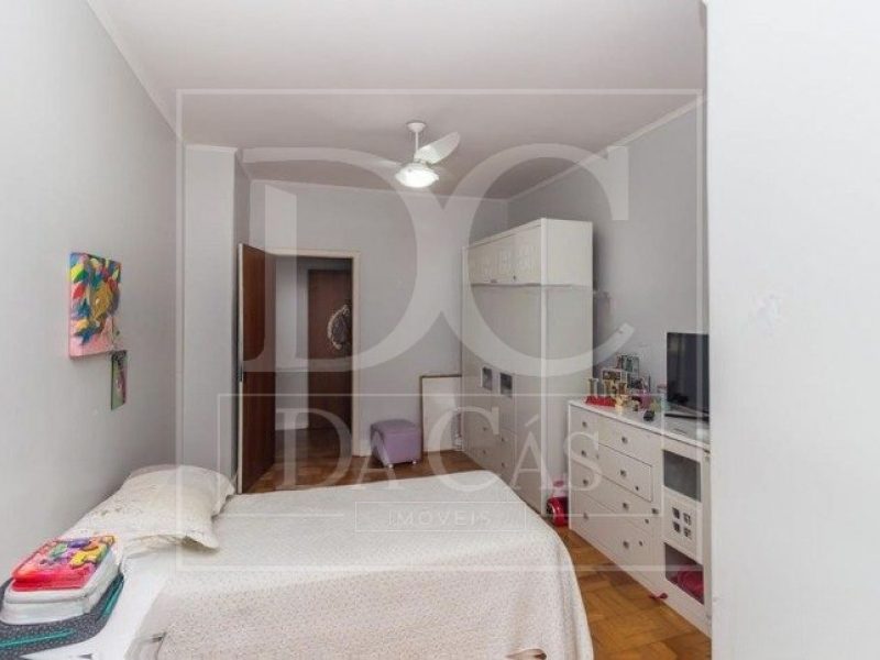 Apartamento à venda com 175m², 4 dormitórios, 1 suíte, 1 vaga no bairro Higienópolis em Porto Alegre