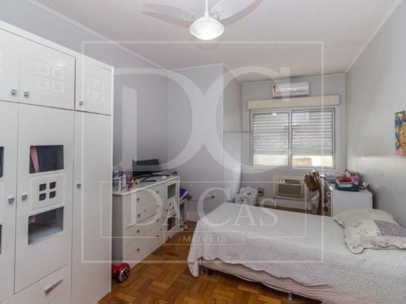 Apartamento à venda com 175m², 4 dormitórios, 1 suíte, 1 vaga no bairro Higienópolis em Porto Alegre