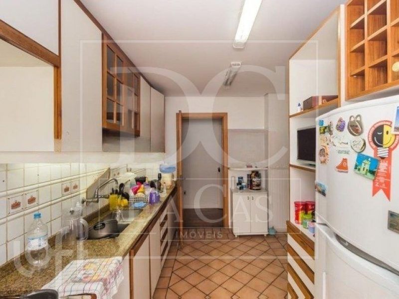 Apartamento à venda com 175m², 4 dormitórios, 1 suíte, 1 vaga no bairro Higienópolis em Porto Alegre