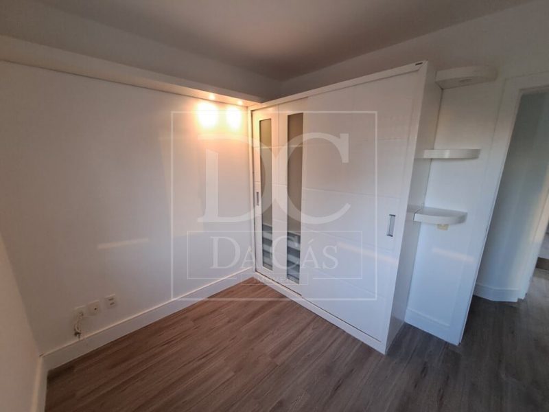 Apartamento à venda com 246m², 3 dormitórios, 1 suíte, 3 vagas no bairro Bela Vista em Porto Alegre