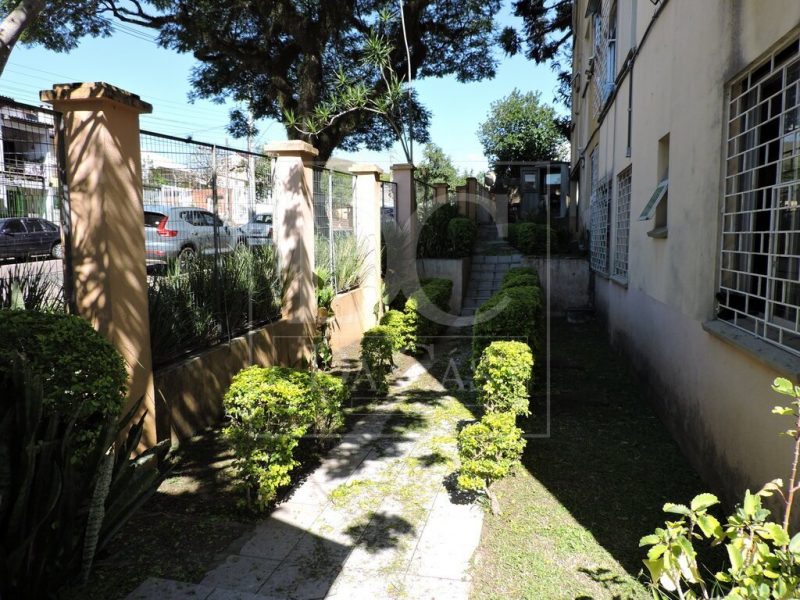 Apartamento à venda com 40m², 1 dormitório, 1 vaga no bairro Teresópolis em Porto Alegre