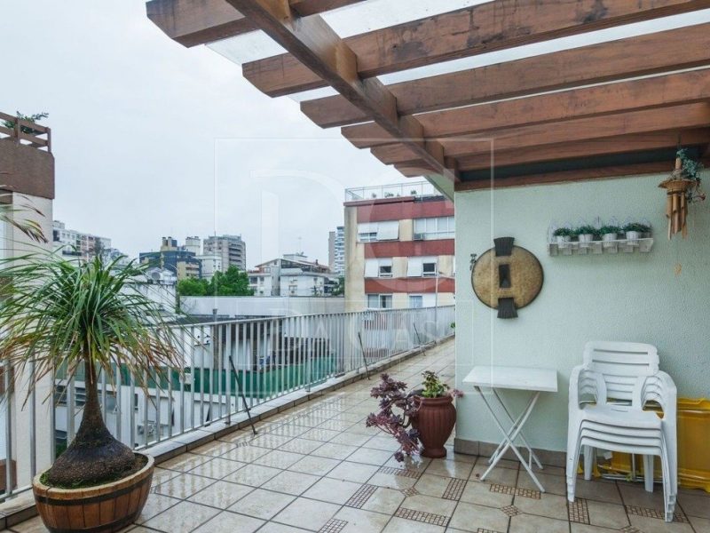 Cobertura à venda com 228m², 3 dormitórios, 1 suíte, 2 vagas no bairro Auxiliadora em Porto Alegre