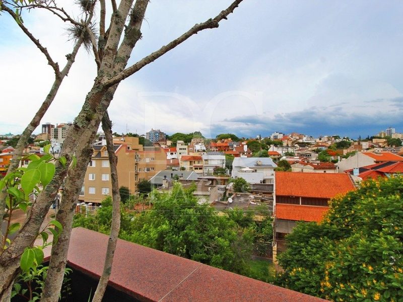 Cobertura à venda com 195m², 4 dormitórios, 1 suíte, 2 vagas no bairro Chácara das Pedras em Porto Alegre