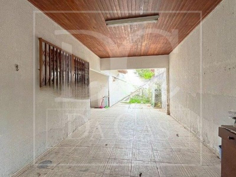 Casa à venda com 210m², 4 dormitórios, 8 vagas no bairro Tristeza em Porto Alegre