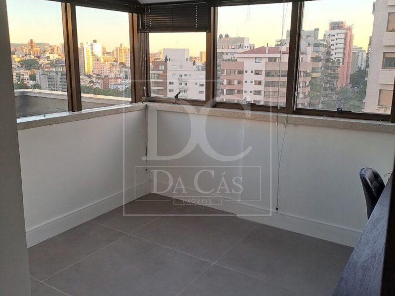 Apartamento à venda com 246m², 3 dormitórios, 1 suíte, 3 vagas no bairro Bela Vista em Porto Alegre