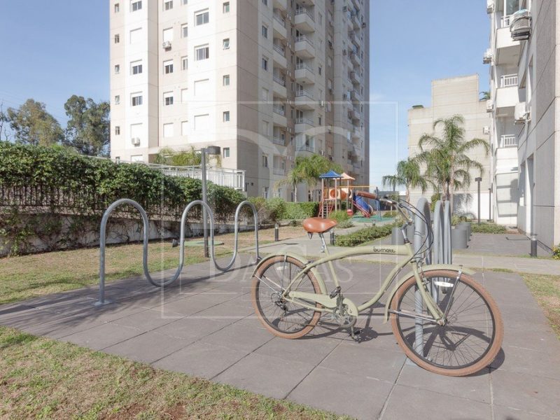 Apartamento à venda com 50m², 2 dormitórios, 1 suíte, 1 vaga no bairro Humaitá em Porto Alegre