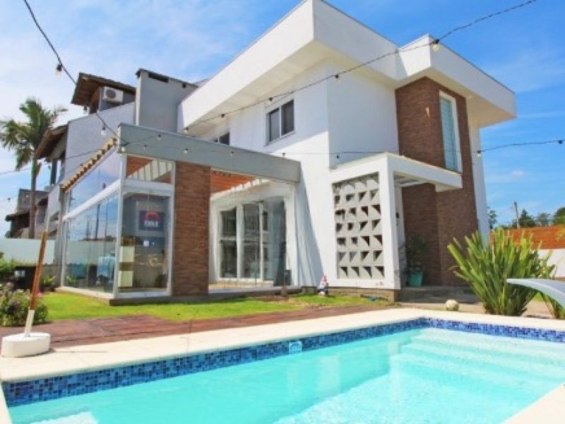 Casa em Condomínio à venda com 1.737m², 3 dormitórios, 1 suíte, 2 vagas no bairro hipica em Porto Alegre