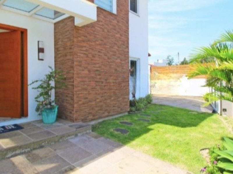 Casa em Condomínio à venda com 1.737m², 3 dormitórios, 1 suíte, 2 vagas no bairro hipica em Porto Alegre