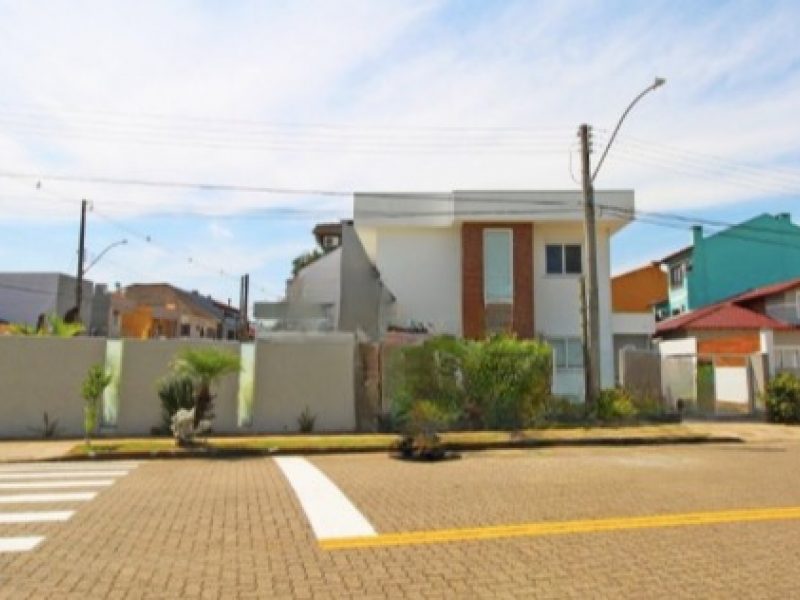 Casa em Condomínio à venda com 1.737m², 3 dormitórios, 1 suíte, 2 vagas no bairro hipica em Porto Alegre