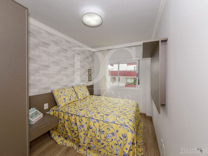 Apartamento à venda com 51m², 2 dormitórios, 1 vaga no bairro Santana em Porto Alegre