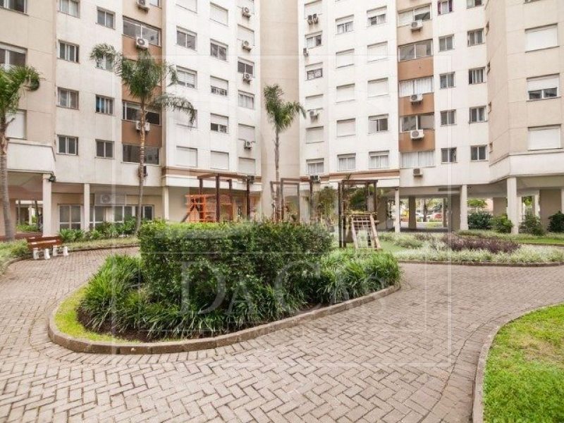 Apartamento à venda com 68m², 2 dormitórios, 1 suíte, 1 vaga no bairro Vila Ipiranga em Porto Alegre