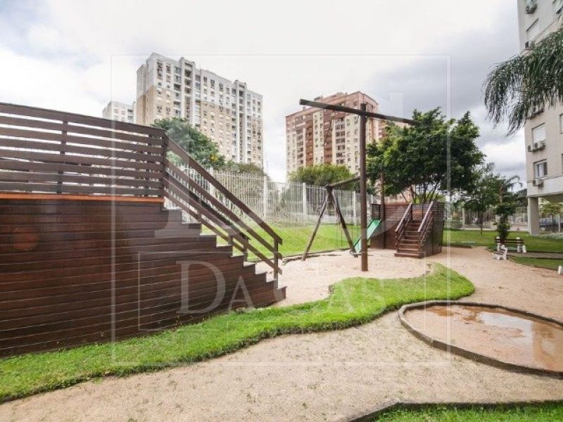 Apartamento à venda com 68m², 2 dormitórios, 1 suíte, 1 vaga no bairro Vila Ipiranga em Porto Alegre