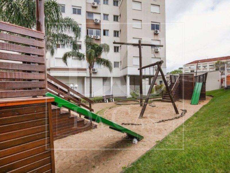 Apartamento à venda com 68m², 2 dormitórios, 1 suíte, 1 vaga no bairro Vila Ipiranga em Porto Alegre