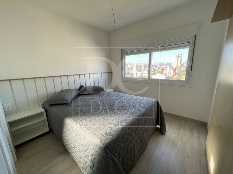 Apartamento à venda com 67m², 2 dormitórios, 1 suíte, 1 vaga no bairro Santana em Porto Alegre