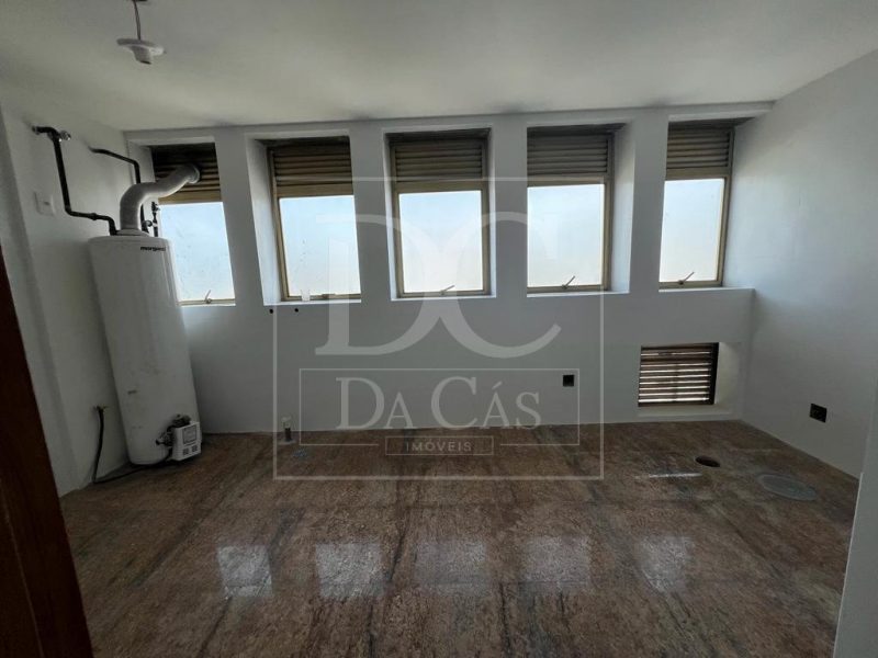 Apartamento à venda com 547m², 4 dormitórios, 1 suíte, 4 vagas no bairro Floresta em Porto Alegre