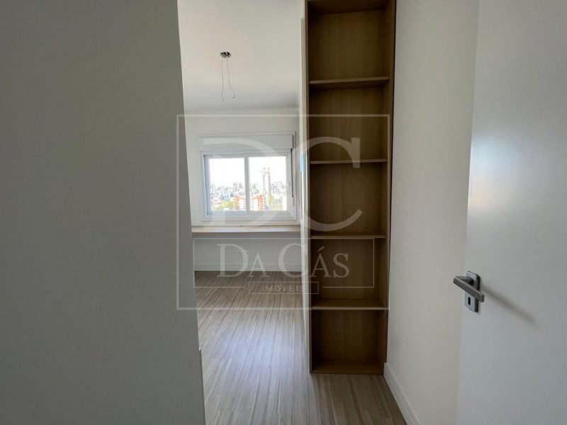 Apartamento à venda com 67m², 2 dormitórios, 1 suíte, 1 vaga no bairro Santana em Porto Alegre