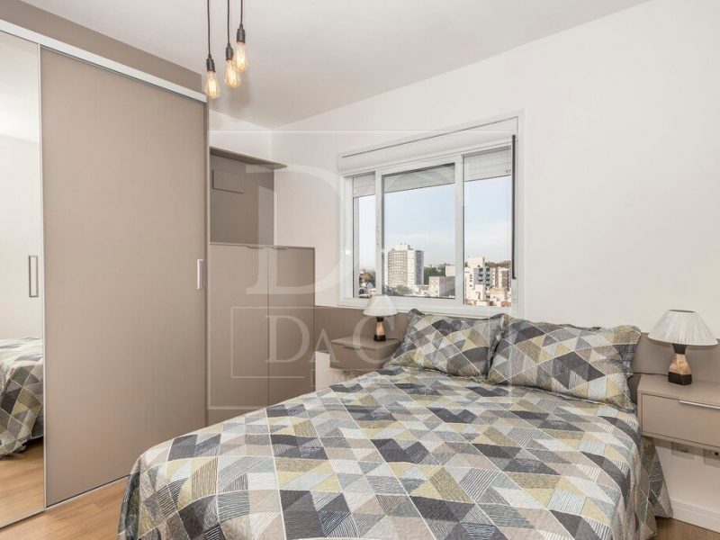 Apartamento à venda com 65m², 2 dormitórios, 1 suíte, 1 vaga no bairro Higienópolis em Porto Alegre