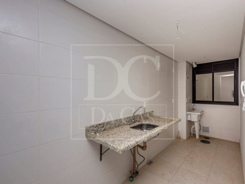 Apartamento à venda com 63m², 2 dormitórios, 1 suíte, 2 vagas no bairro Bom Jesus em Porto Alegre