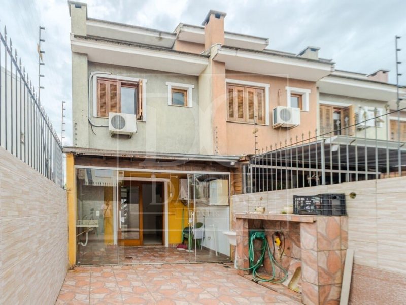 Casa à venda com 148m², 3 dormitórios, 3 suítes, 1 vaga no bairro Guarujá em Porto Alegre