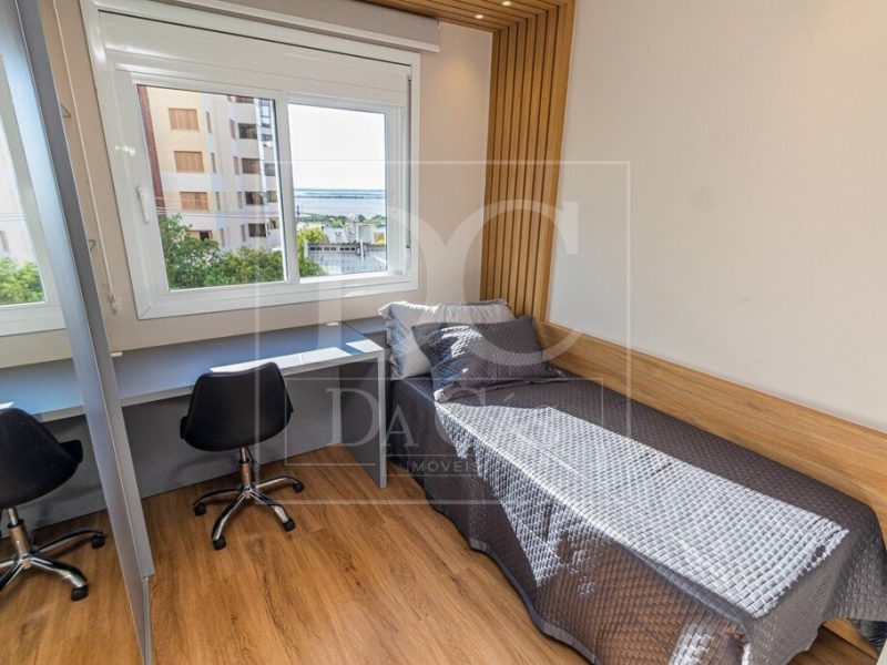 Apartamento à venda com 102m², 3 dormitórios, 1 suíte, 2 vagas no bairro Menino Deus em Porto Alegre