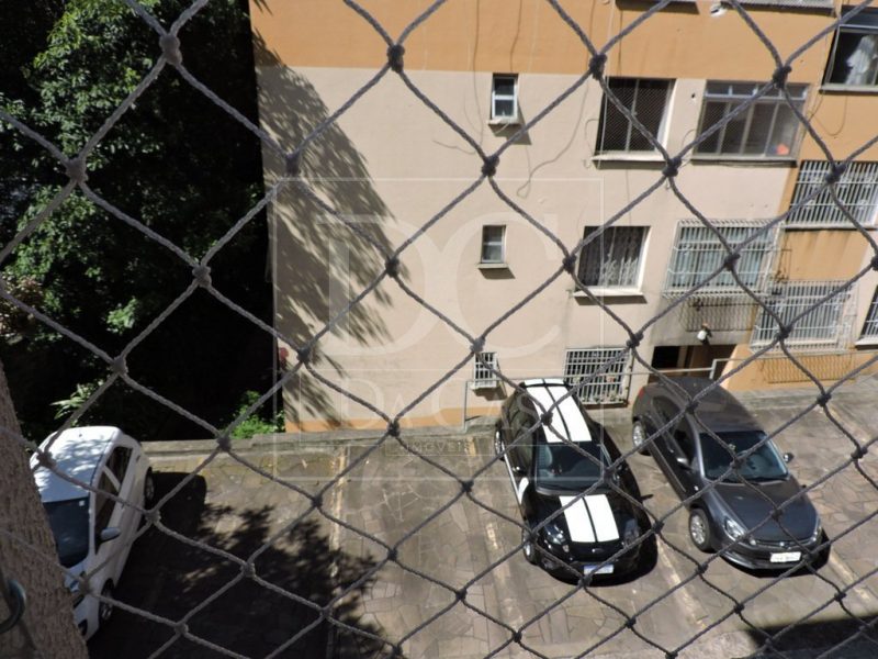 Apartamento à venda com 40m², 1 dormitório, 1 vaga no bairro Teresópolis em Porto Alegre