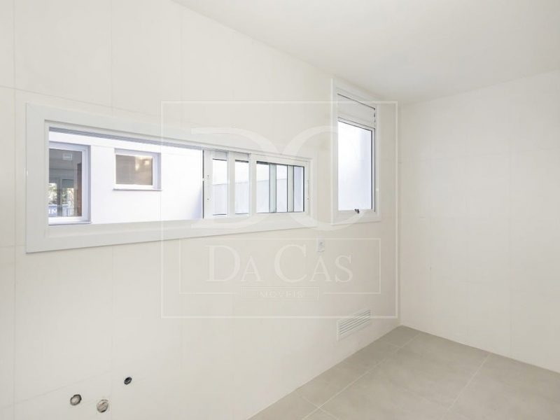 Apartamento à venda com 105m², 3 dormitórios, 1 suíte no bairro Passo da Areia em Porto Alegre