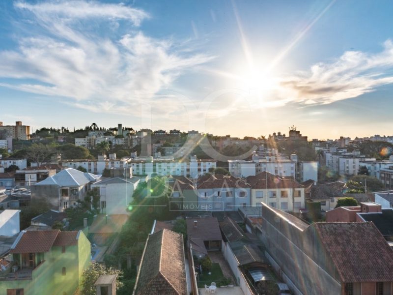 Apartamento à venda com 57m², 2 dormitórios, 2 vagas no bairro Santo Antônio em Porto Alegre