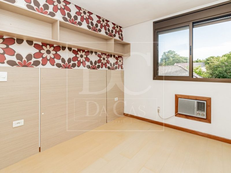 Apartamento à venda com 75m², 2 dormitórios, 1 suíte, 1 vaga no bairro Medianeira em Porto Alegre