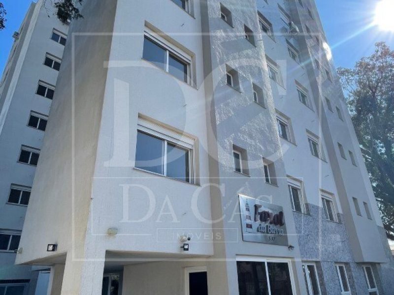 Apartamento à venda com 69m², 2 dormitórios, 1 suíte, 2 vagas no bairro Santo Antônio em Porto Alegre