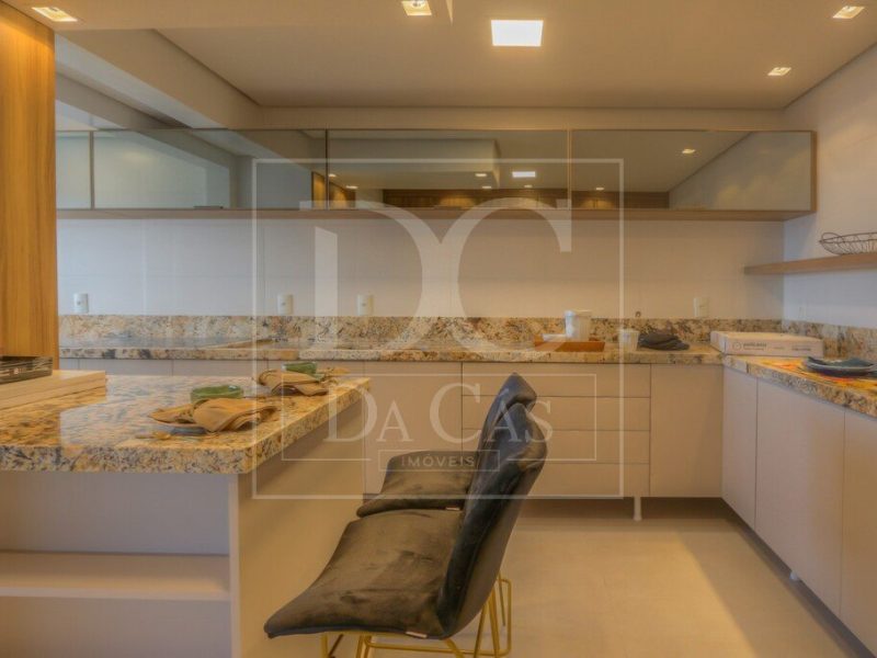 Apartamento à venda com 311m², 3 dormitórios, 3 suítes, 4 vagas no bairro Vila Assunção em Porto Alegre