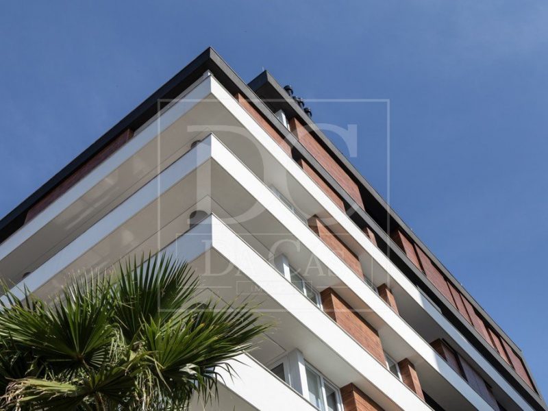 Apartamento à venda com 177m², 3 dormitórios, 3 suítes, 3 vagas no bairro Menino Deus em Porto Alegre