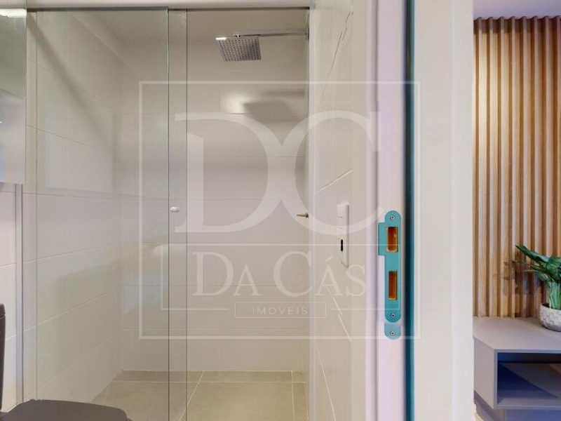 Apartamento à venda com 40m², 1 dormitório, 1 vaga no bairro Azenha em Porto Alegre