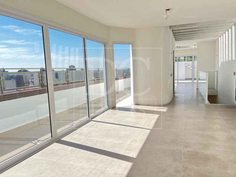 Apartamento à venda com 547m², 4 dormitórios, 1 suíte, 4 vagas no bairro Floresta em Porto Alegre