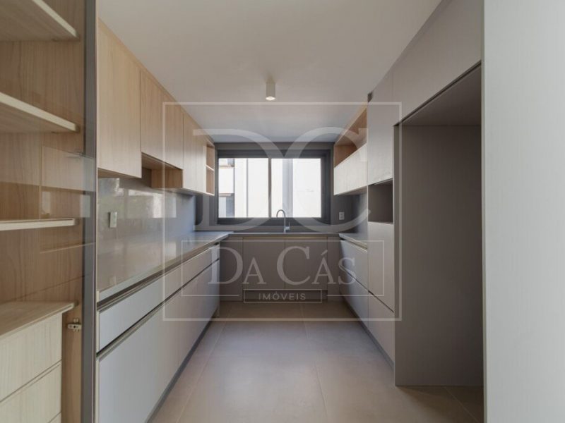 Apartamento à venda com 268m², 3 dormitórios, 3 suítes, 5 vagas no bairro Rio Branco em Porto Alegre