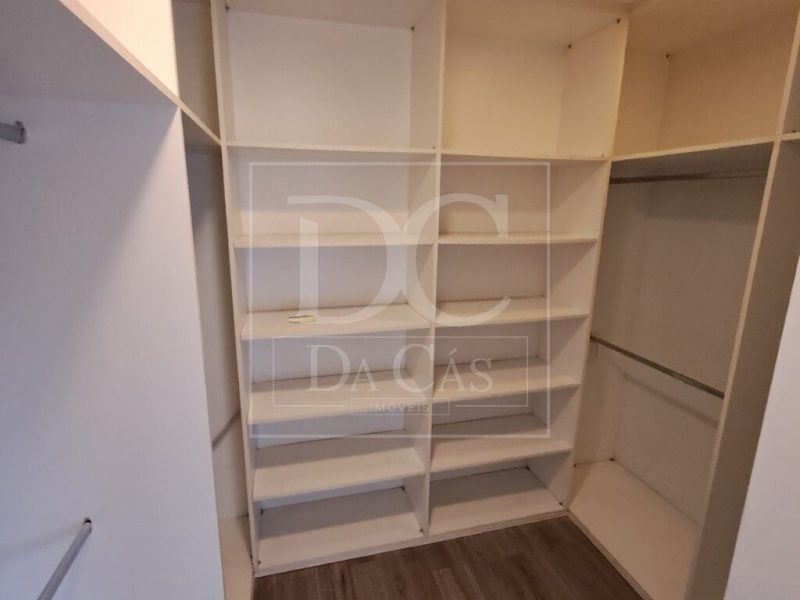 Apartamento à venda com 246m², 3 dormitórios, 1 suíte, 3 vagas no bairro Bela Vista em Porto Alegre