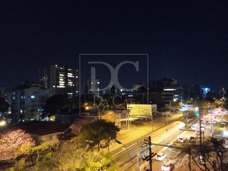 Cobertura à venda com 223m², 3 dormitórios, 1 suíte, 2 vagas no bairro Higienópolis em Porto Alegre