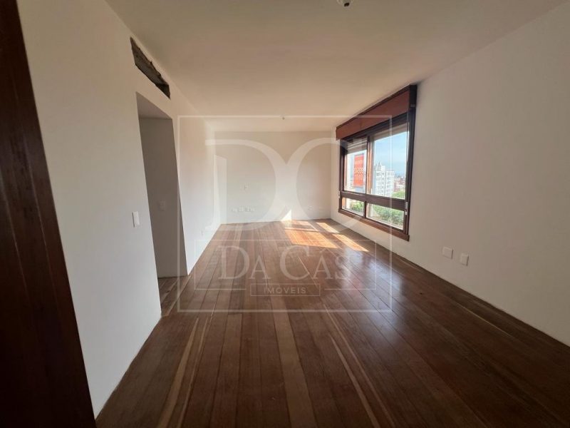 Apartamento à venda com 547m², 4 dormitórios, 1 suíte, 4 vagas no bairro Floresta em Porto Alegre