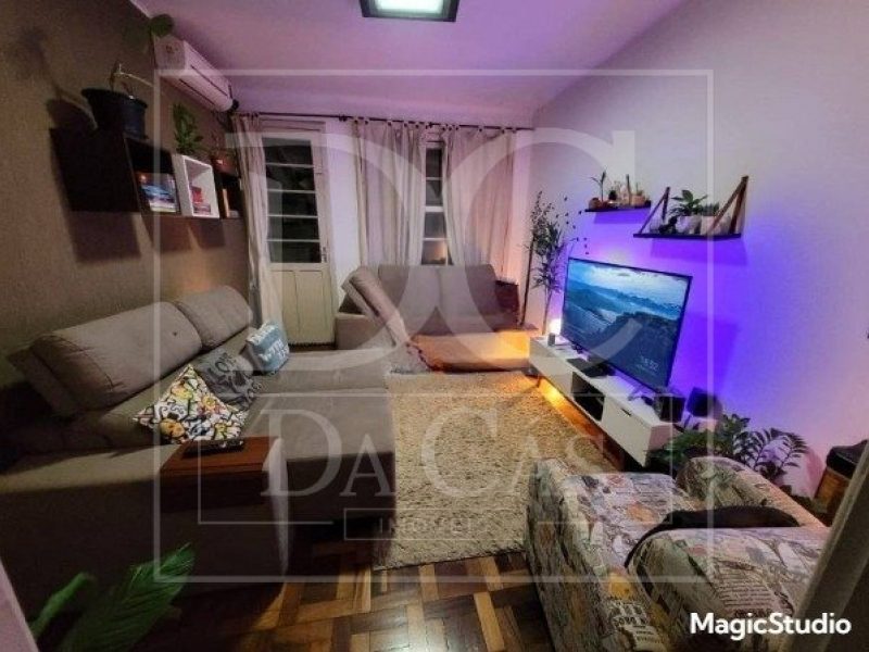 Apartamento à venda com 57m², 2 dormitórios no bairro Rio Branco em Porto Alegre