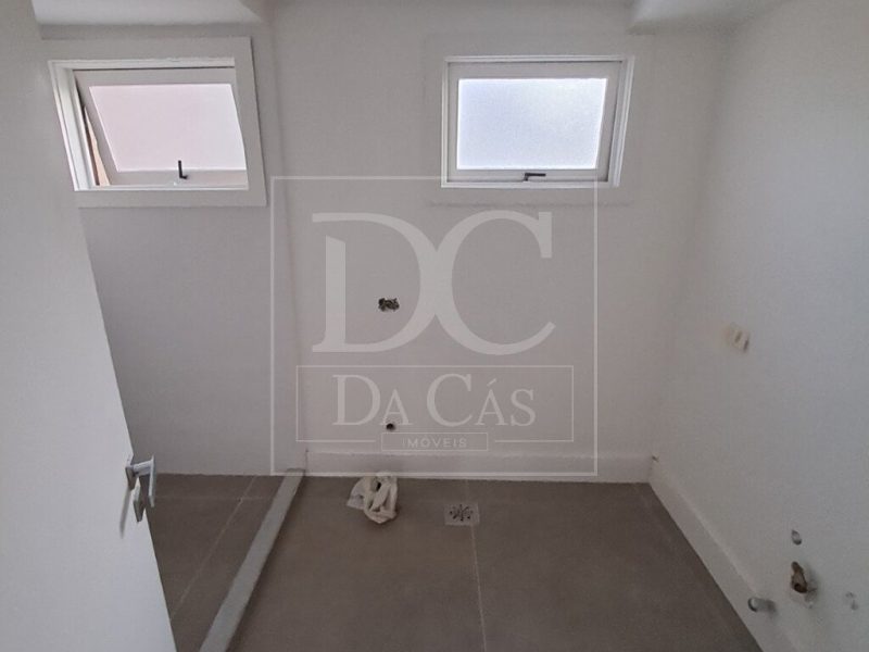 Apartamento à venda com 246m², 3 dormitórios, 1 suíte, 3 vagas no bairro Bela Vista em Porto Alegre